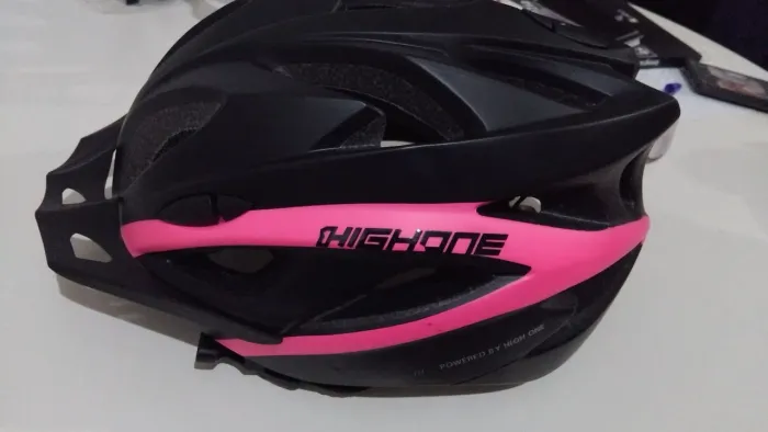 Capacete quase não usado. Valor 80$ Pg aceito somente pix ou espécie.