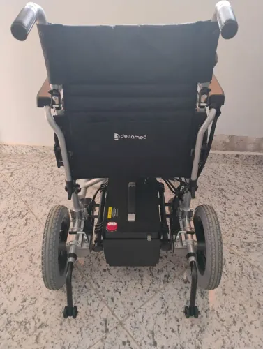 Cadeira de rodas motorizada 