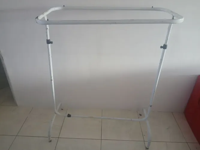 Vende-se arara de chão 