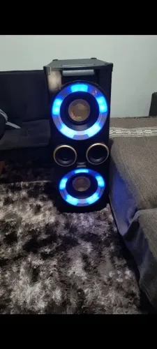 Caixa Philips nx7 modificada com bluetooth e carregador de celular.