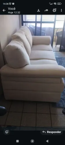 Um sofá!.Cor Mafim 3 lugares