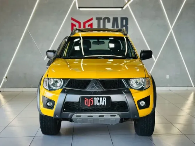 Mitsubishi L200 Triton Savana 3.2 CD TBI Dies. Mec. 2016