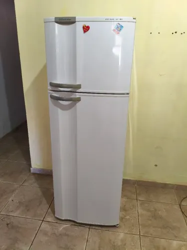 Geladeira Electrolux DC37 127v