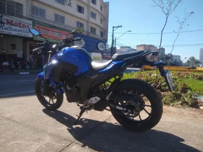Yamaha FZ25 Fazer Connected 2025