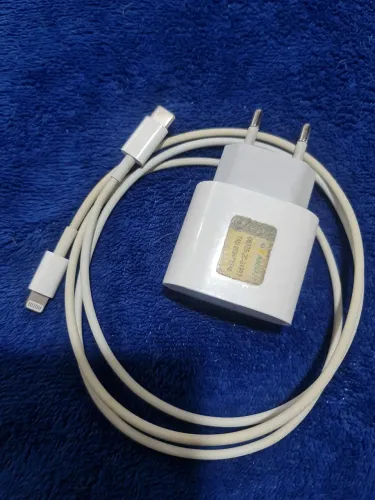 Carregador Apple iPhone 13,14 original.