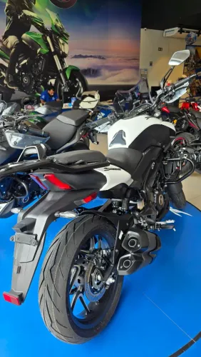 Bajaj Dominar 400 0km | 40 cv por R$25.990 + documentação 2026 grátis. Últimas unidades