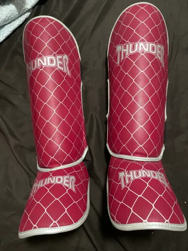 Caneleira super nova Muay Thai . Marca: Pulser/Thunder  