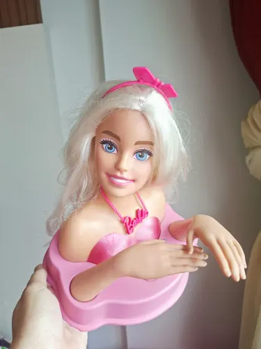 Barbie maquiagem e cabelo