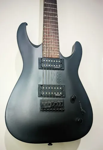 Guitarra Jackson JS22 7 cordas preta
