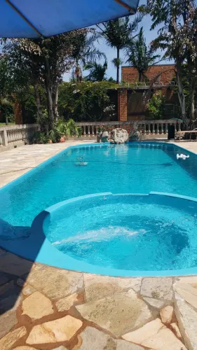 Vendo Chácara Urbana em Rancharia - SP com 5.600 m2, casa com laje de 526 m2 e piscina
