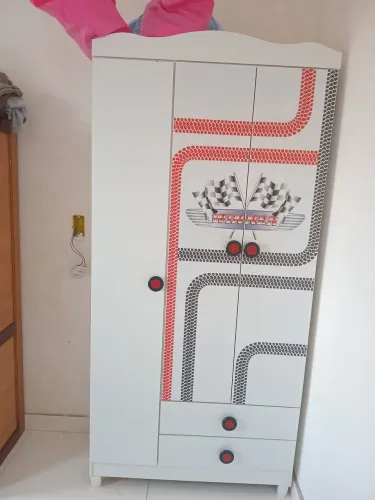 Guarda-roupa infantil