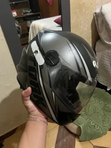 Capacete seminovo