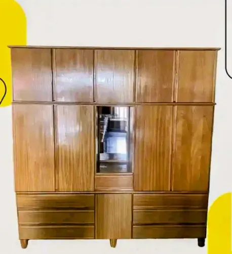 Guarda roupa semi novo. Cerejeira