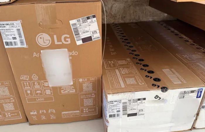 Ar condicionado LG Dual Inverter Voice 18.000 BTU quente e frio
