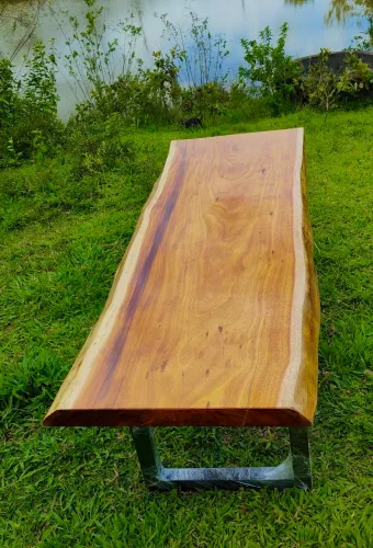 Mesa em Vinhático Maciço 