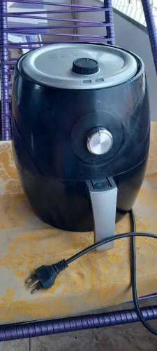 Vendo AIR FRAY semi novo 100% funcionamento.