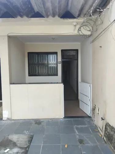 Bangu Centro - Alugo Junto. Estação / Guanabara - Casa de Vila 2 Qts.