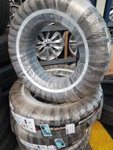 Pneus 225/70-15 faixa branca