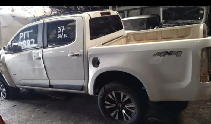S10 2015 para retirada de peças