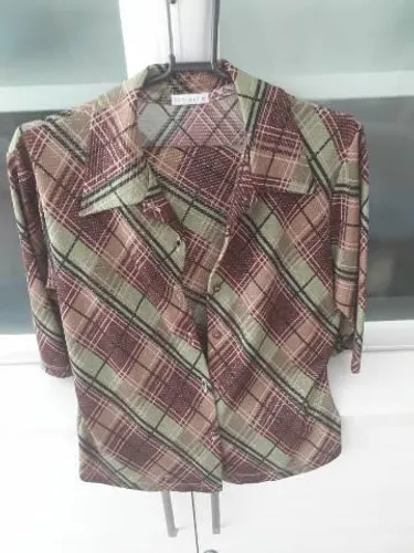 Conjunto de blusa e saia