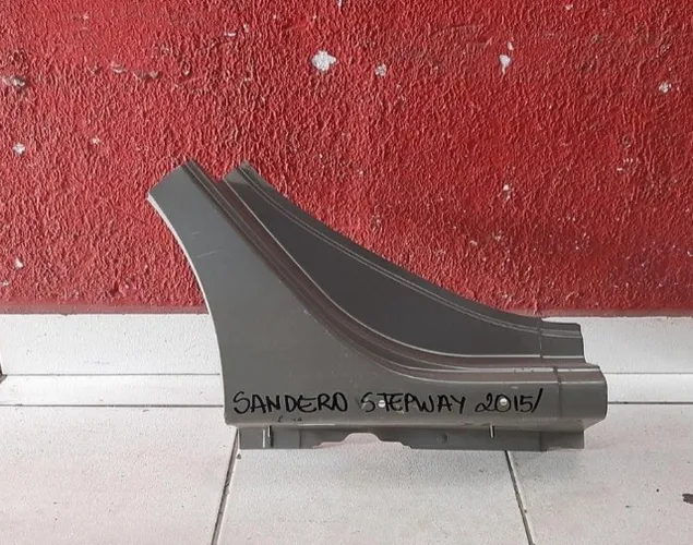 Soleira traseira direita Sandero Stepway 2015 em diante