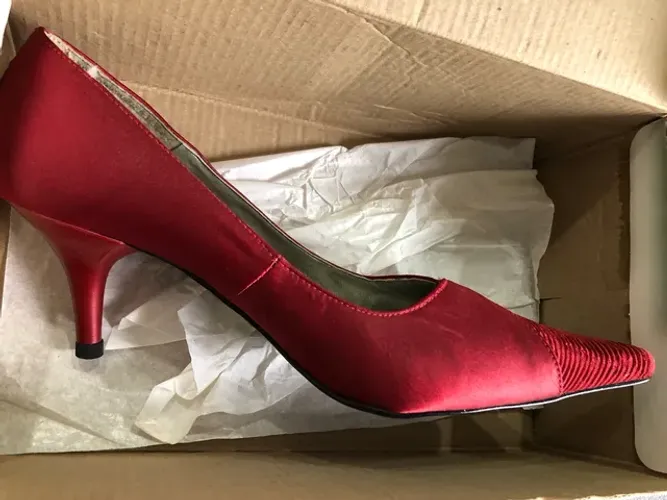 Scarpin vermelho tam 36