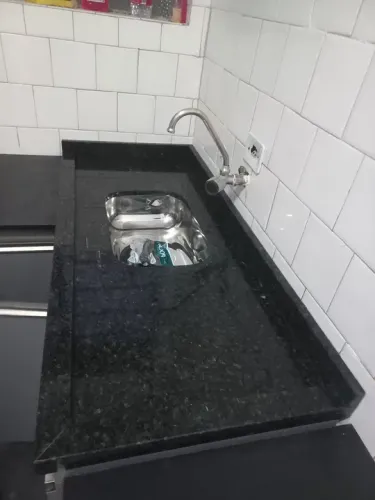 Tampo com acabamento ½ esquadria NOVO ( sem armário)