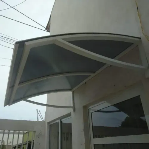 TOLDOS EM POLICARBONATO PROTEÇÃO PARA PORTAS E JANELAS 
