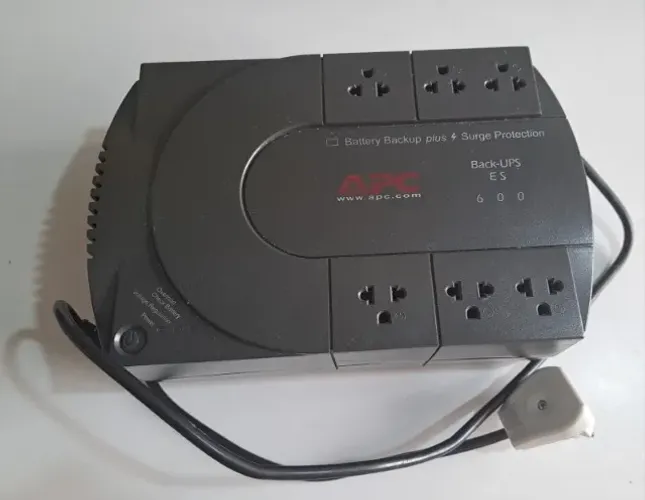 Nobreak APC 600VA Bivolt 06 Tomadas (Sem bateria)