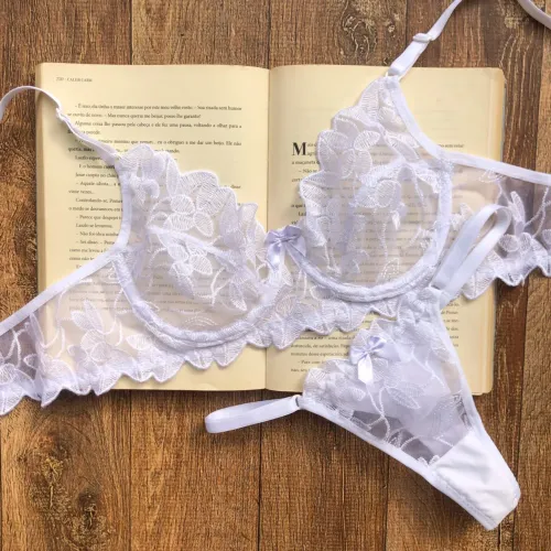 Conjunto de Lingerie  Branco - Delicadeza e Elegância
