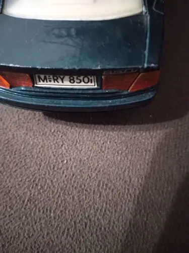 Carro em ferro BMW 850i