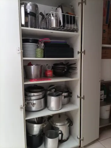 Diversos utensílios de cozinha para restaurante