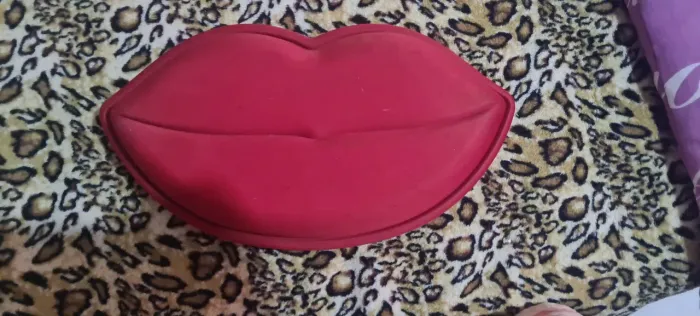 Porta batons em forma de boca