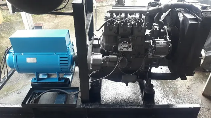 Gerador de energia 36 KVA com motor diesel MWM usado