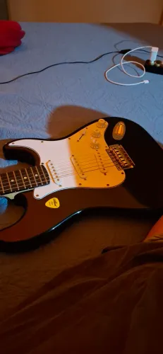 Guitarra Elétrica Stratocaster