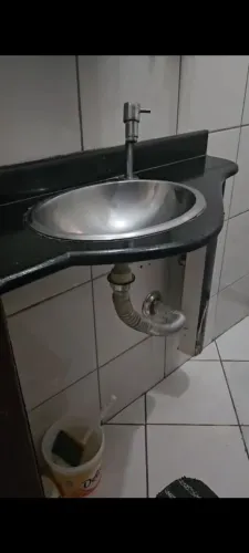 Pias de banheiro
