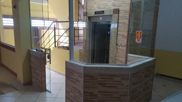 Prédio de 3 Andares com elevador de 1.200Mts com Terraço
