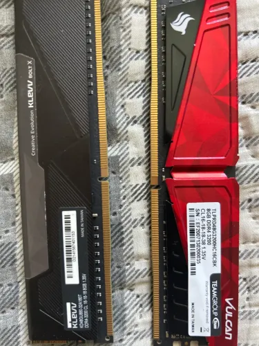 150 Reais cada! Memoria RAM DDR4 , dois pentes de 8GB , 3200MHZ 