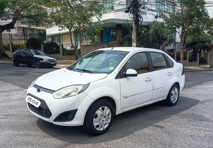 Ford Fiesta Sedan SE 1.6 8V Flex 4P 2014