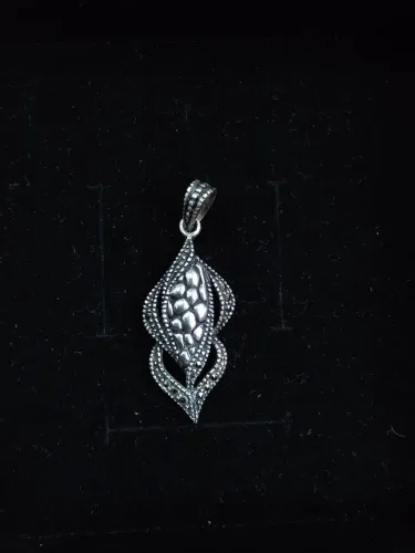 Pingente de prata com marcassitas