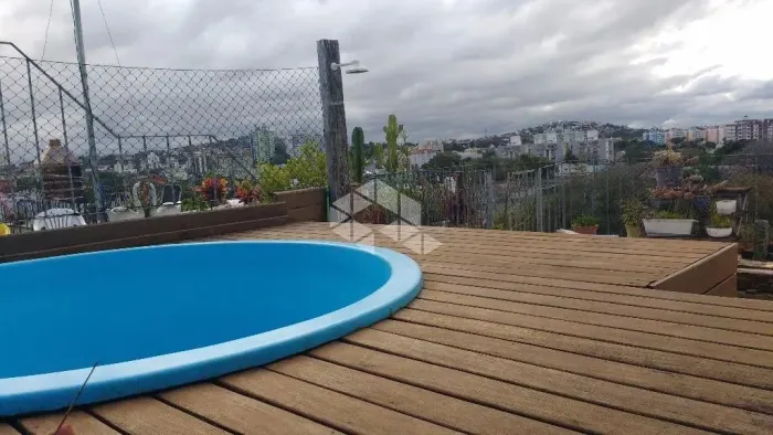 Cobertura com piscina e garagem próximo ao Barra Shopping.