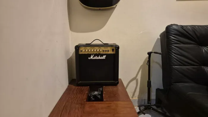 Amplificador Marshall importado G 15R CD