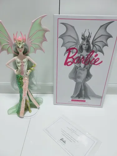 Boneca barbie dragon collector