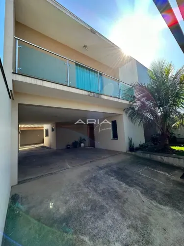 Casa sobrado com 3 dormitórios disponível a venda no Jd Montecatine em Cambé