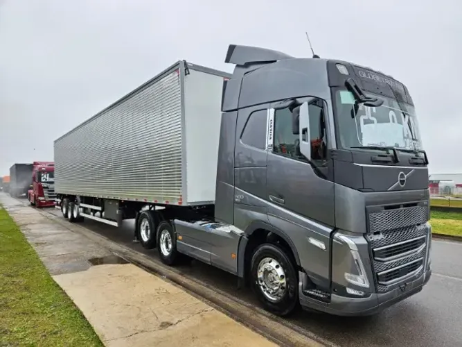Volvo FH 500 6x2 Globetrotter Ano 25 geladeira Baú Nostra Ano 25 0km 30 plts 15.40 X 1.80
