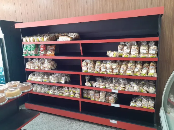 Expositores e Prateleiras para Padaria/Comércio