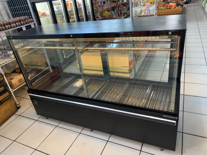 Balcão açougue expositor 2M gancheira Refrimate - Marcos