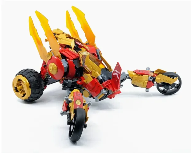 Lego Ninjago - Kai?s Golden Dragon Raider