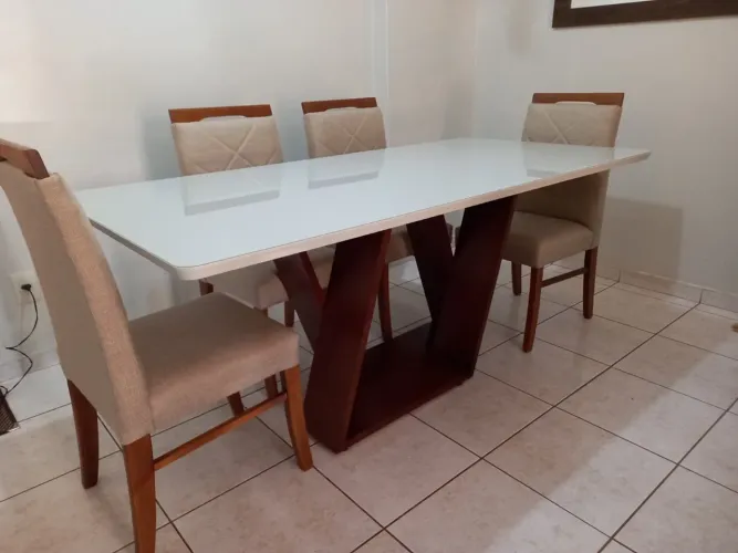 Mesa de Jantar Moderna com 6 Cadeiras madeira