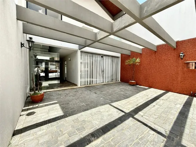 Casa com 3 quartos à venda ou para locação em Centro - SP